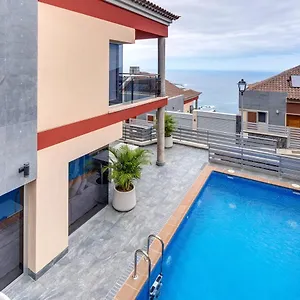 cozy-and-sunny-villa-with-pool-and-city-views.in-canary-islands.com/